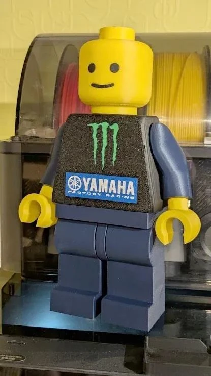 Figurine homme brique façon Lego – Yamaha Monster version noire (20cm) – photo 2